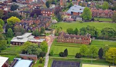 布隆斯格罗夫中学 Bromsgrove School